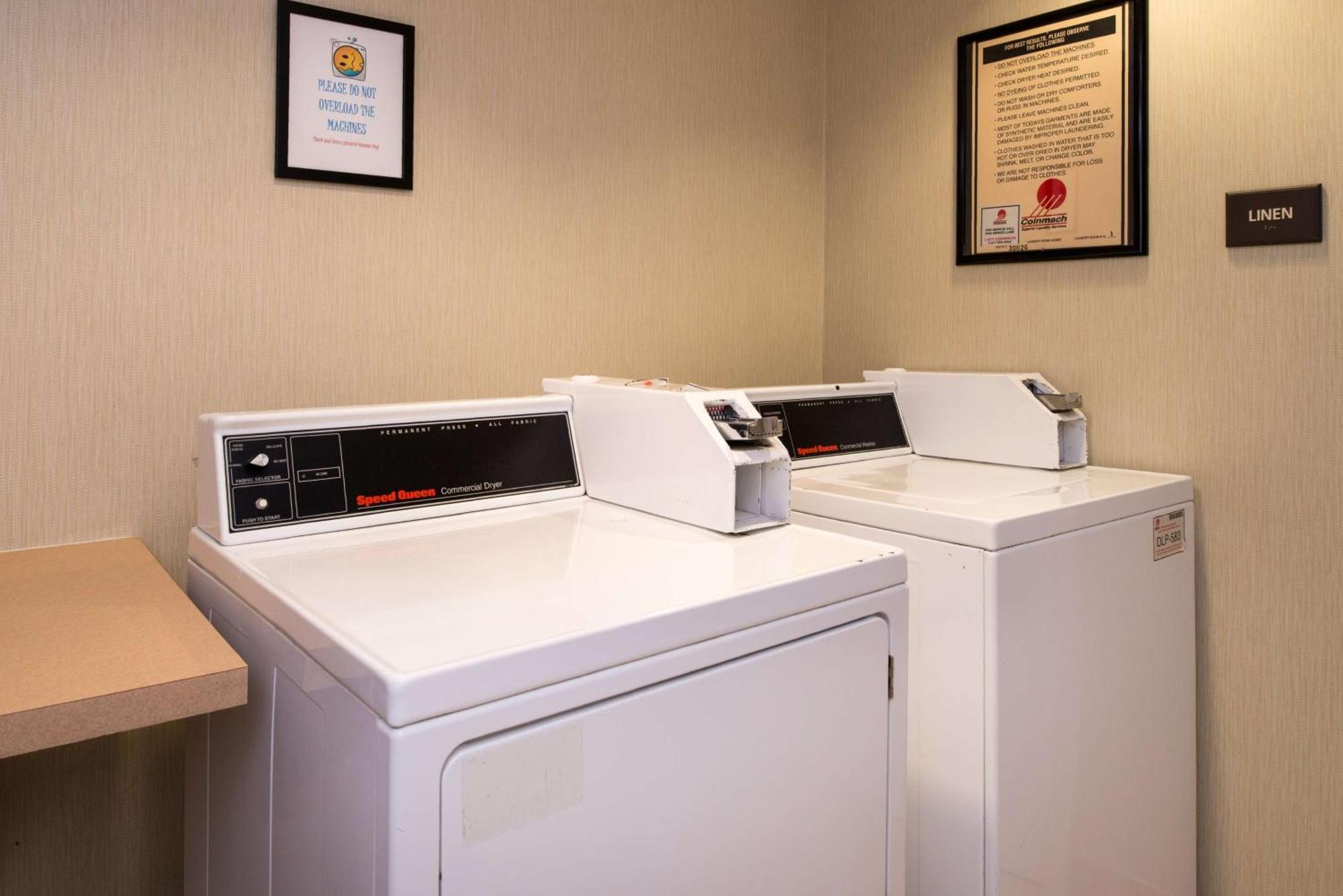 Hampton Inn And Suites Шерц Екстериор снимка