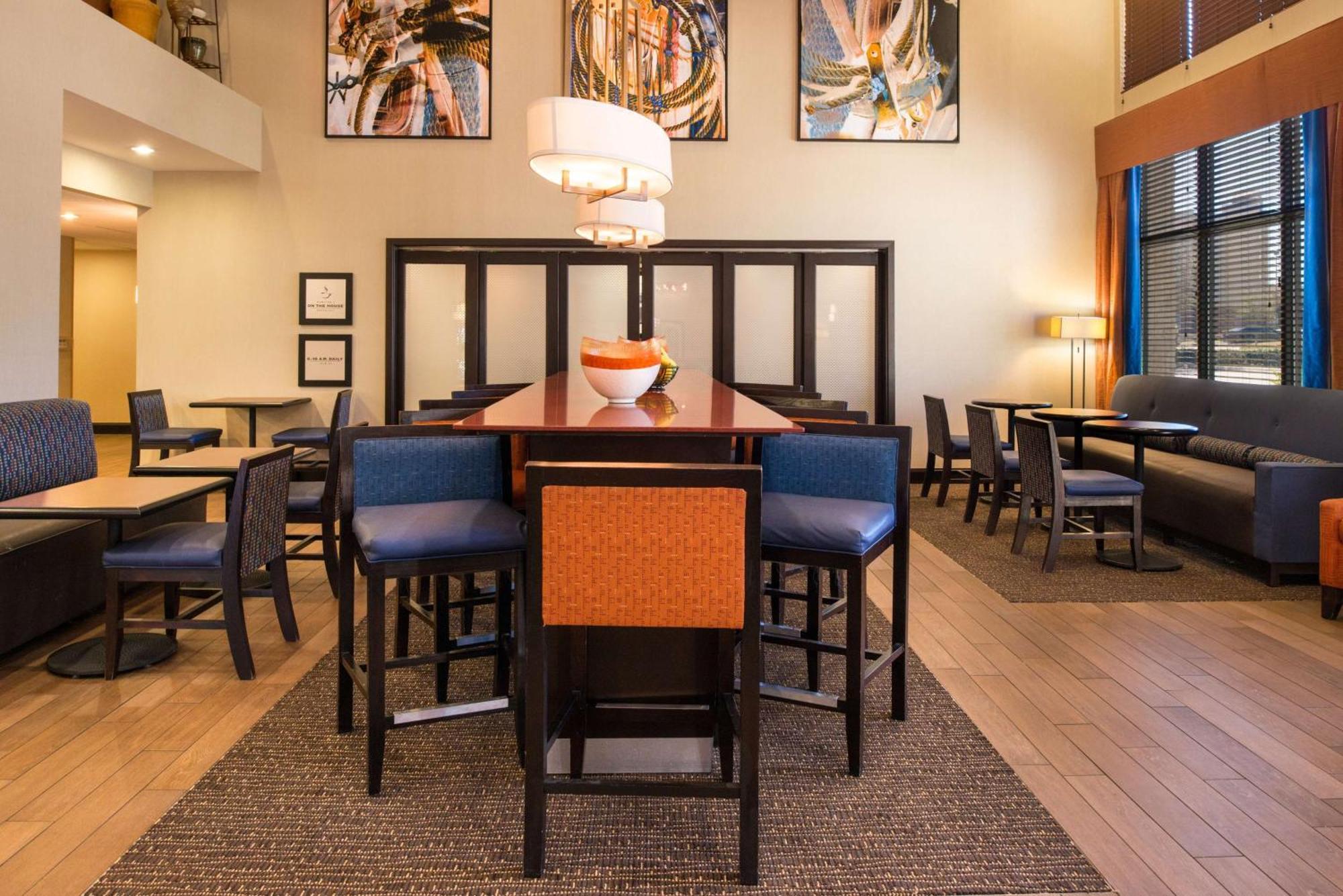 Hampton Inn And Suites Шерц Екстериор снимка