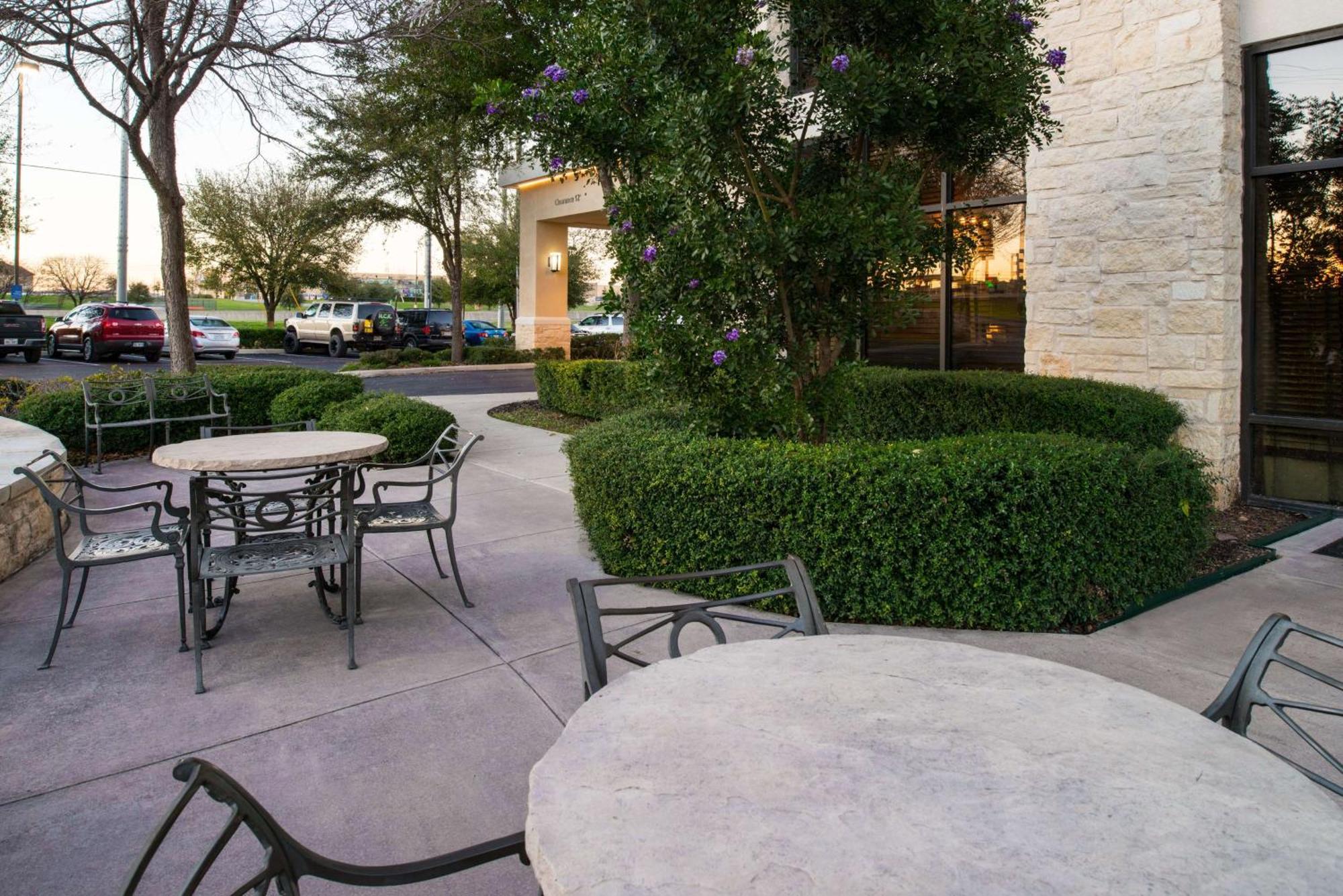 Hampton Inn And Suites Шерц Екстериор снимка