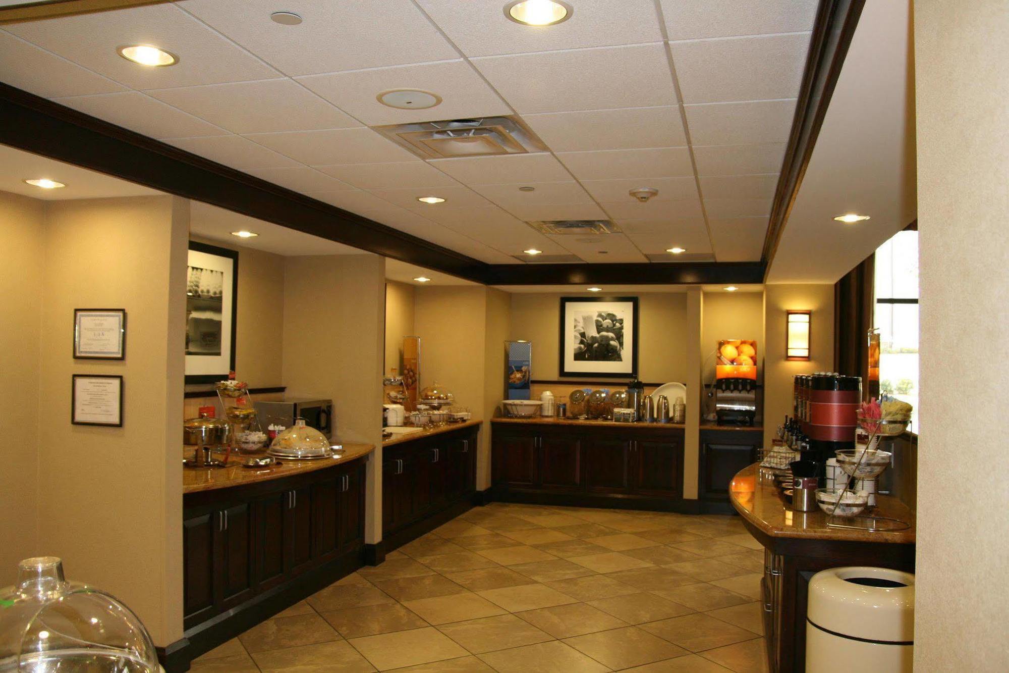 Hampton Inn And Suites Шерц Ресторант снимка